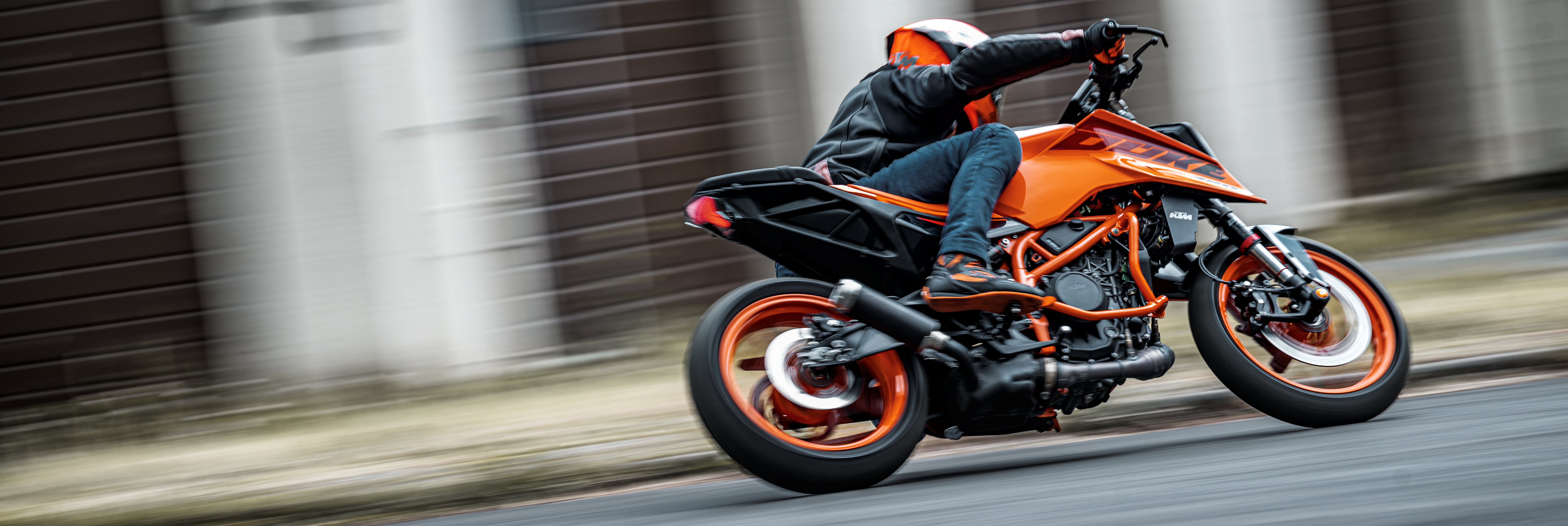 Совершенно новый KTM 390 DUKE 2024 появится в дилерских центрах КТМ в преддверии весны 